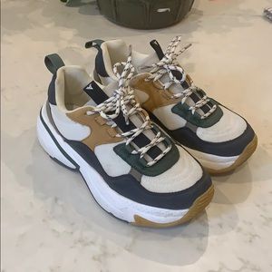 Chunky sneakers